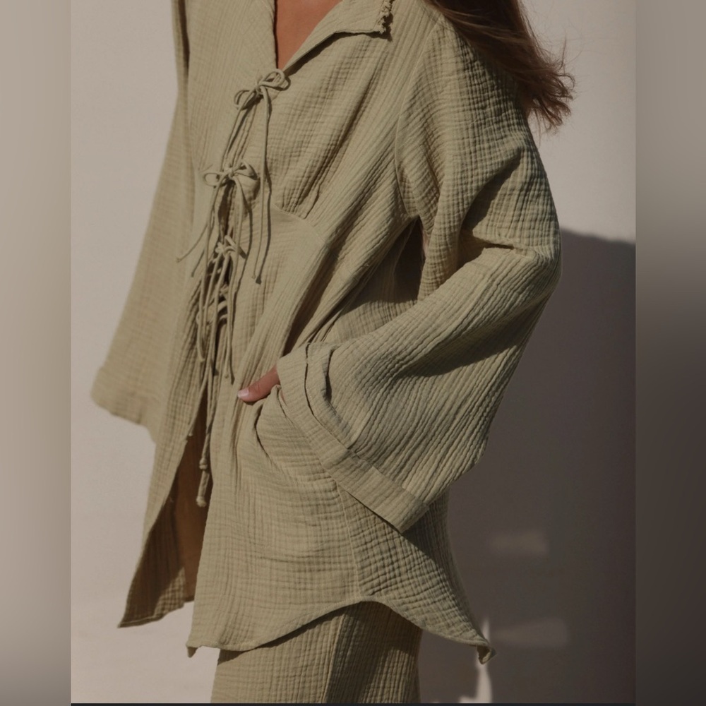 Strait Poema Collared Tie Blouse Tan M/L